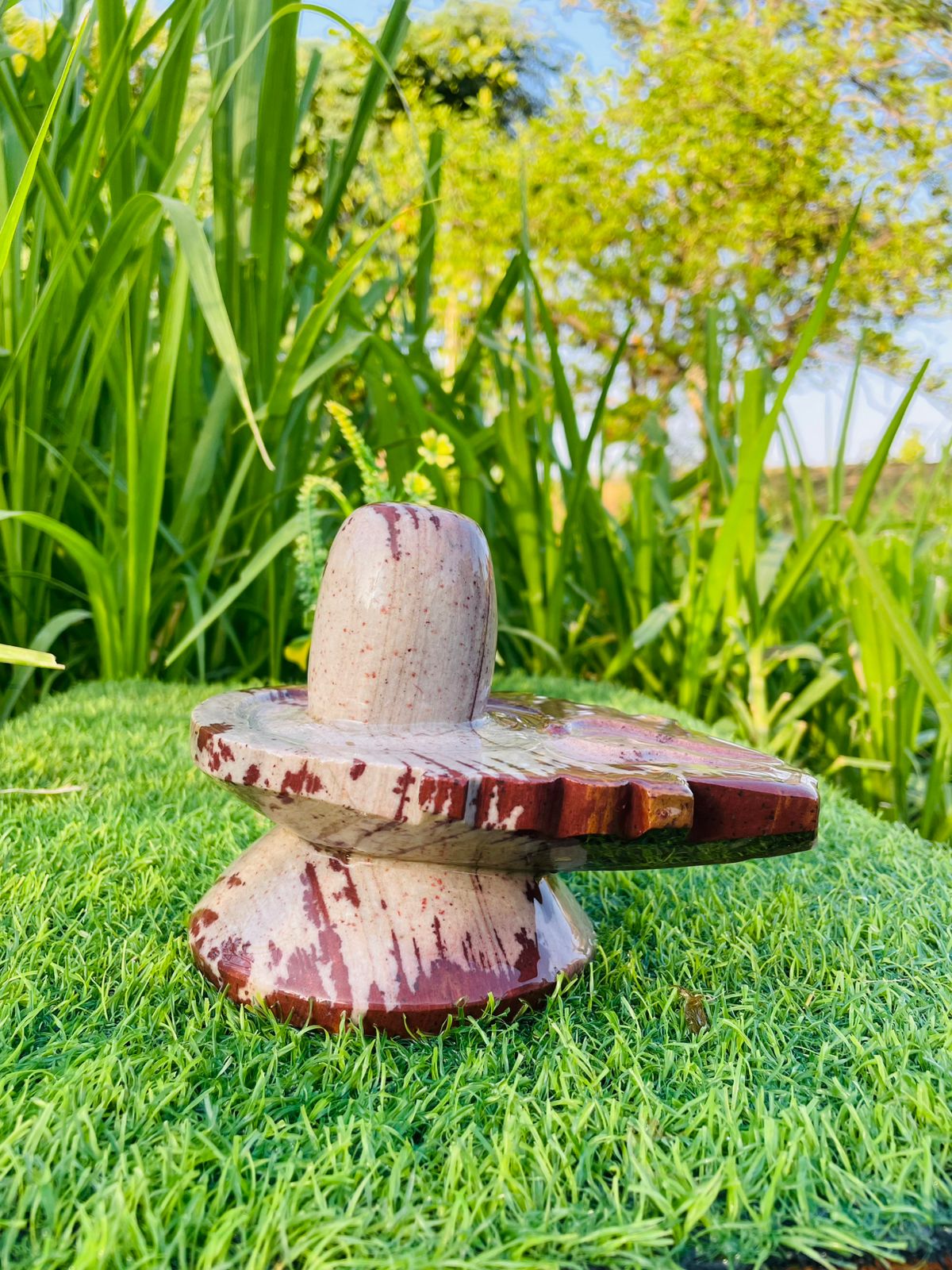 4 Inch White Red Narmadeshwar Shivling with 8 Inch Artistic Jaladhari – Sacred Stone Shivling
